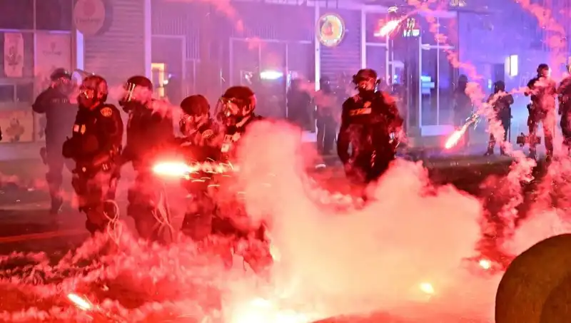 ABD'de Isyan Alev Alev: Los Angeles'taki Protestolar Ülke Geneline Yayılıyor