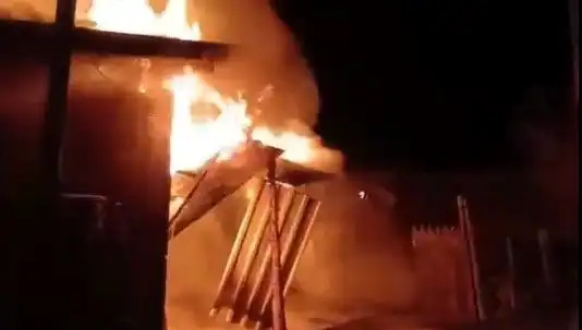 Karabük'te Görülmemiş Yangın: İki Ev Alev Alev Yandı