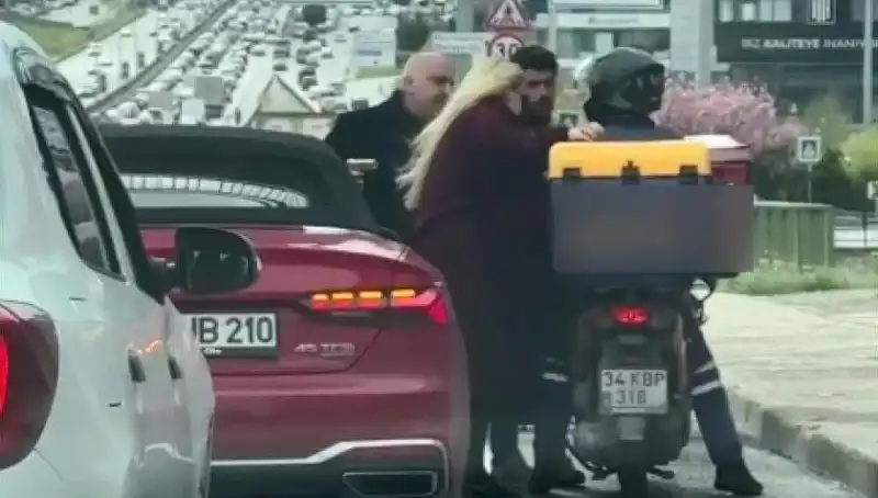D-100'de Nefes Kesen Anlar: Motokuryeye Silah Çekti
