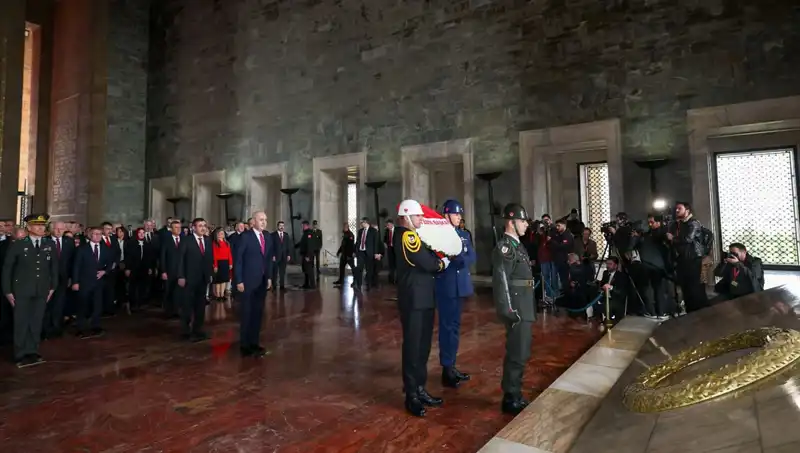 Devlet Erkanı, Anıtkabir'de Atatürk'ü Andı: Anlamlı Tören