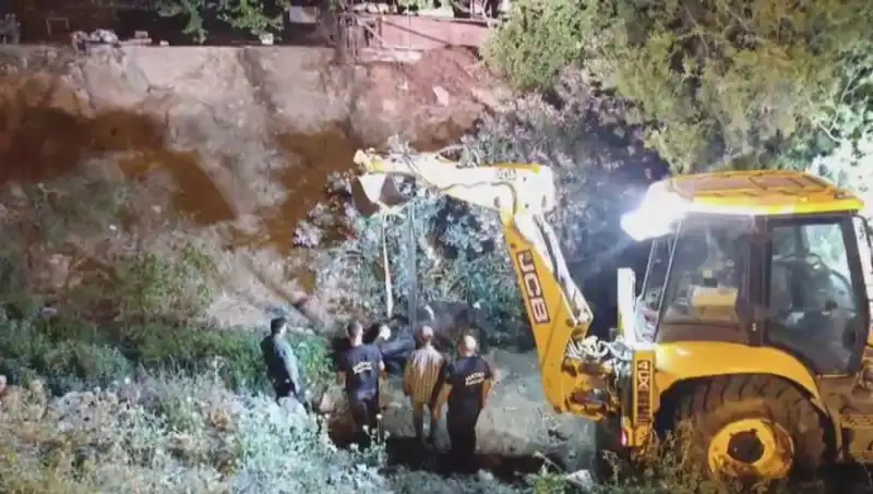 Hatay’da Kurtarma Operasyonu: İneğin Hayat Mücadelesi ve Kahramanlar