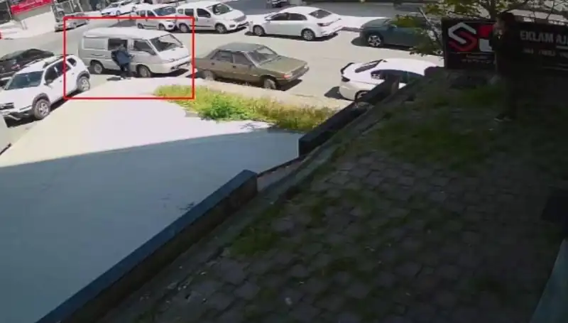 Aracını Çalmak İsteyen Hırsız, Mal sahibinin Gücüyle Suçüstü Yakalandı!
