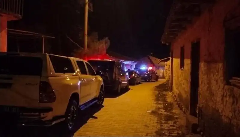 Oğlu Tarafından Öldürülen Adamın Cenazesi Gözyaşları İçinde Toprağa Verildi