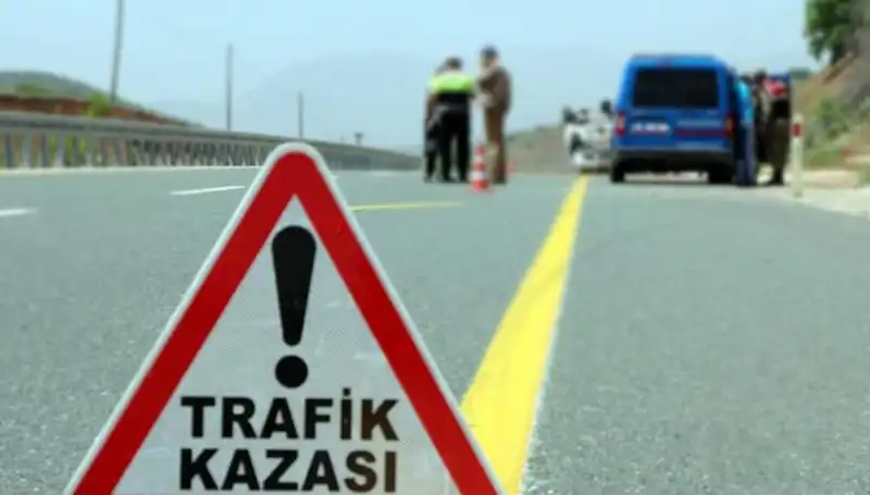 Otomobil ve Hafif Ticari Araç Çarpıştı: 6 Kişinin Hayatını Kaybettiği Kaza