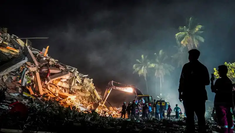 Myanmar'da Enkaz Altında Üç Gün: Hayat Kurtaran Mucizevi Hikaye