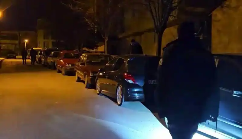 Park Halindeki Araçları Çizen Şüpheliler Kaçarken Yakalandı!