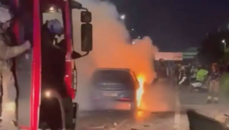 Otoyolda Bariyerlere Çarpan Araç Alev Alev Yandı: Detaylar Şoke Edici