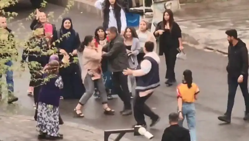 Adliye Önünde Tekmeli ve Yumruklu Kavga: Neler Yaşandı?