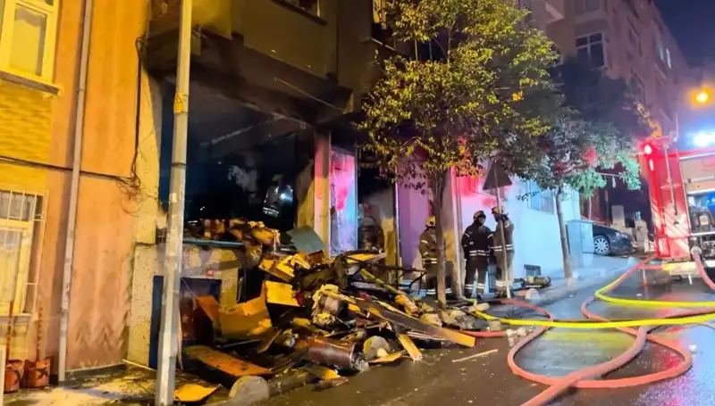 Bağcılar’da Beş Katlı Bina Yangını Panik Yarattı: Ekipler Hızla Müdahale Etti