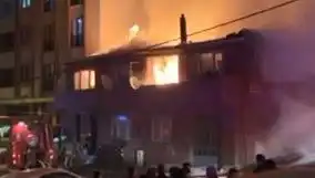 Gaziosmanpaşa'da Korkutan Yangın: İki Bina Küle Döndü