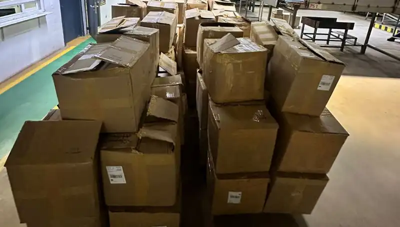 Kargo Şirketinde Şok!: Depodan Kaçak Tütün Çıktı!