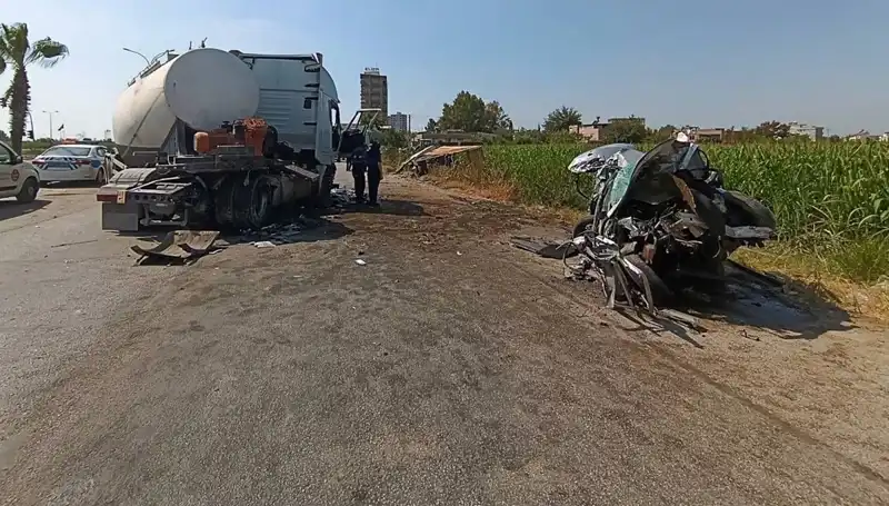 Adana’da Tanker ile Otomobil ve Kamyonun Çarpıştığı Feci Kaza