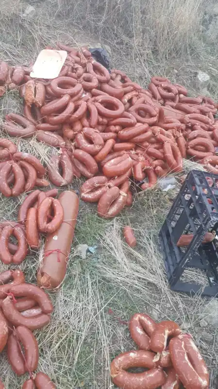 Ankara'da Gizemli Bir Olay: Yüzlerce Kilo Sucuk ve Salam Boş Araziye Atıldı!