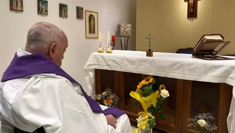 Vatikan'dan Üst Düzey Açıklama: Papa Artık Kendi Başına Nefes Alıyor