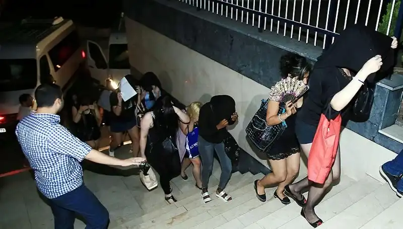 Düzce'de Fuhuş Çetesi Çökertildi: 5 Zanlı Gözaltında!