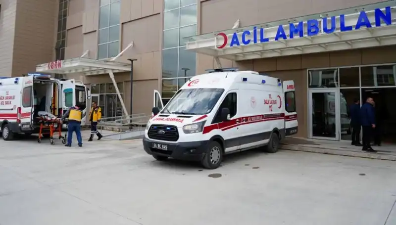 Erzincan'da Meydana Gelen Feci Kaza: 1 Ölü, 3 Yaralı!