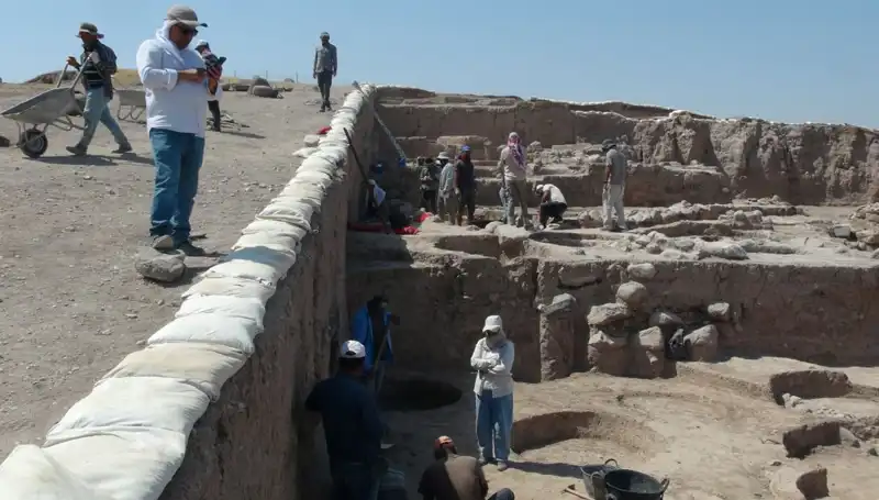 Kilis Oylum Höyük'te Kazı Çalışmaları Devam Ediyor: Sıcak Hava Engel Tanımıyor!