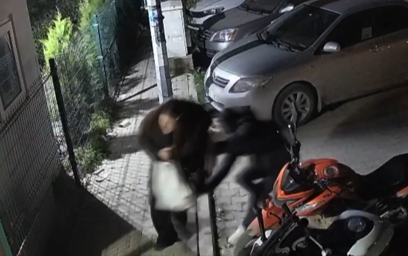 İzmir'de Saplantılı Eski Sevgili Cinayeti: Genç Kadın Hastanede Hayatını Kaybetti