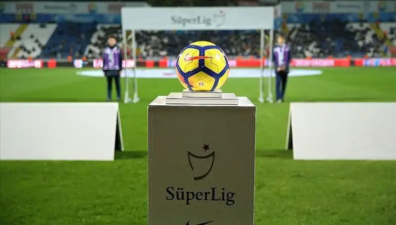 Süper Lig'de Pazar Ateşi: Heyecan Dolu Karşılaşmalar ve Sonuçlar