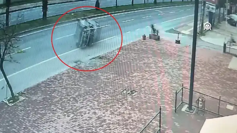 Güvenlik Kameralarına Yansıyan Korkunç Kaza: İki Yaralı!