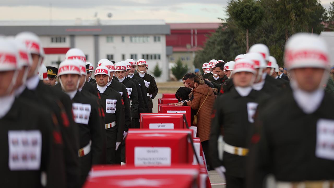 Isparta'da Helikopter Kazasında Şehit Olan Askerler İçin Tören Düzenlendi