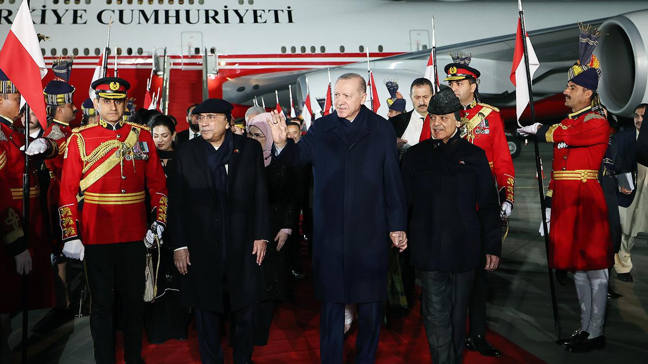 Cumhurbaşkanı Erdoğan Asya Turu Kapsamında Pakistan'a Ziyaret Gerçekleştirdi