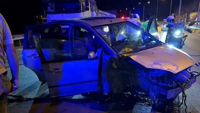 Otomobil Bariyere Çarptı: Korkunç Kaza Sonucu 1 Ölü, 3 Yaralı