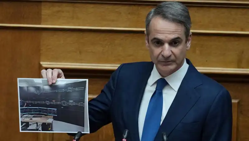 Yunanistan'da Siyasal Dalgalar: Miçotakis Hükümeti Protestolarla Yüzleşiyor