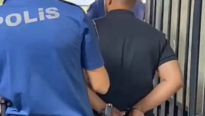 İzmir'de Polise Saldıran Şahıs Tutuklandı: Olayın Ayrıntıları Neler?