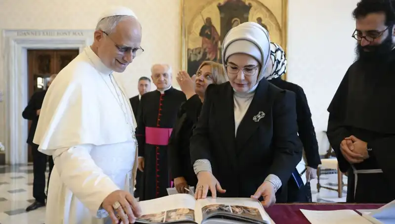Emine Erdoğan ve Papa Leo'nun Tarihi Buluşması: Gazze Üzerine Önemli Görüşmeler