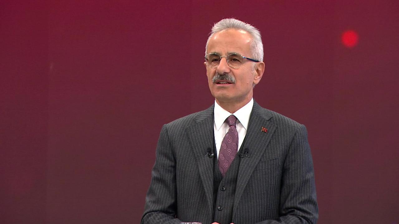 Bakan Uraloğlu'nun açıklamasına göre sosyal medyaya düzenleme bu yıl getirilecek