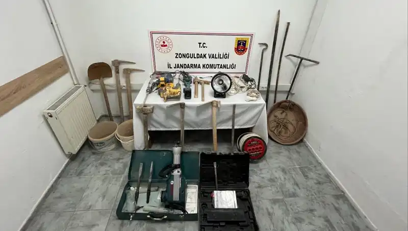 Çaycuma'da Kaçak Kazı Yaparken 5 Kişi Suçüstü Yakalandı