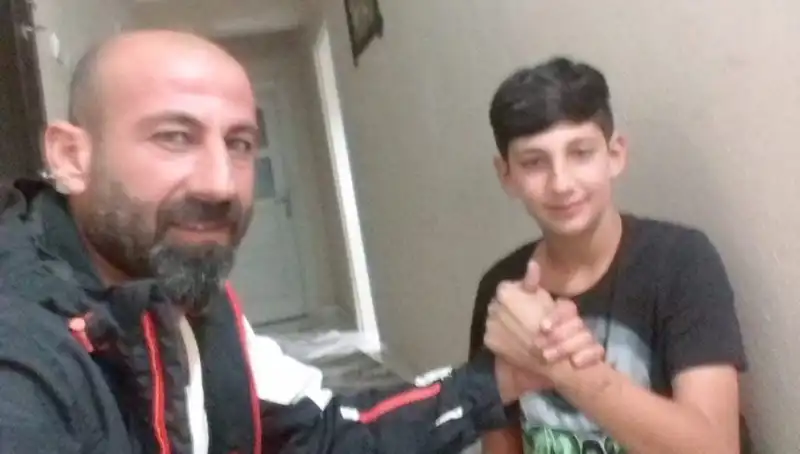 Çatı Tamiri Yüzünden Baba ve Oğul Arasında Kriz Çıktı!