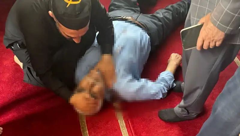 Camide Namaz Kılarken Bıçaklanma Olayı: Neler Yaşandı ve Ardındaki Sebepler