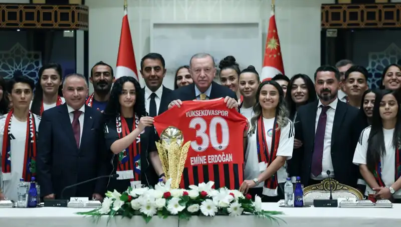Cumhurbaşkanı Erdoğan, Yüksekovaspor Kadın Futbol Takımı'nı Ağırladı: Gelişmeler Neler?