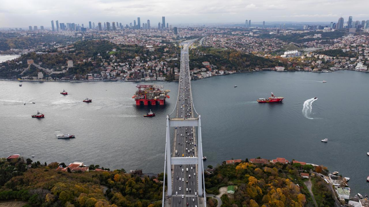 İstanbul Boğazı'nda Gemi Trafiği Askıya Alındı