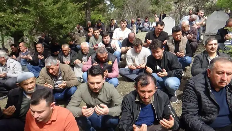 Küçük Köy, Sevgiyle Uğurladığı Kahramanını Gözyaşlarıyla Anıyor