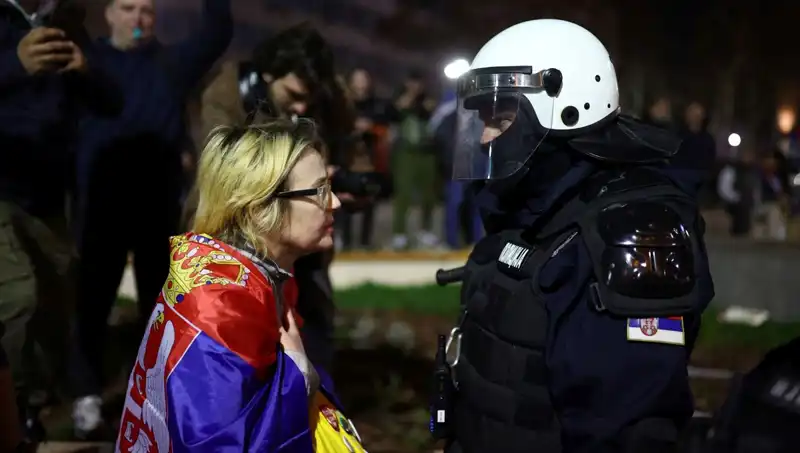 Sırbistan Polisi, Yasaklı Sonik Silah Kullanarak Protestoculara Müdahale Etti