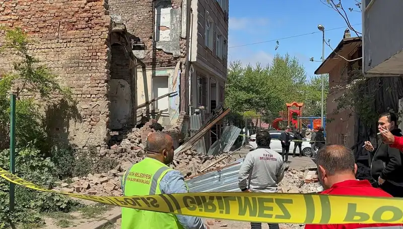İstanbul Fatih'te Depremde Çöken Bina: Gözler Kurtarma Çalışmalarında