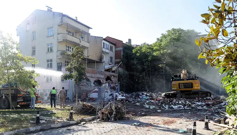 Sındırgı’da Deprem Artçıları: 4.0, 3.6 ve 3.9 Şiddetinde Sarsıntılar Yaşandı