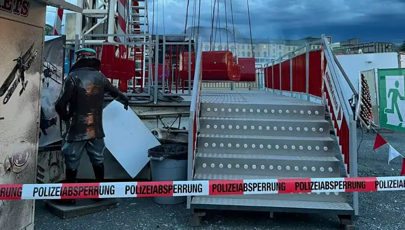Dönen Salıncağın Reklam Direklerine Çarpması: Bir Facia Hissesinden Dönüldü