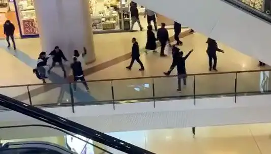 İstanbul’un Ünlü AVM’sinde Şok Olay: Kavga Anlarının Görüntüleri Ortaya Çıktı