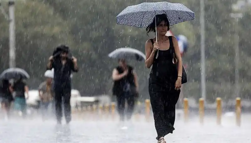 İstanbul ve Ankara'da Uzun Süreli Sağanak Yağış Uyarısı Geldi