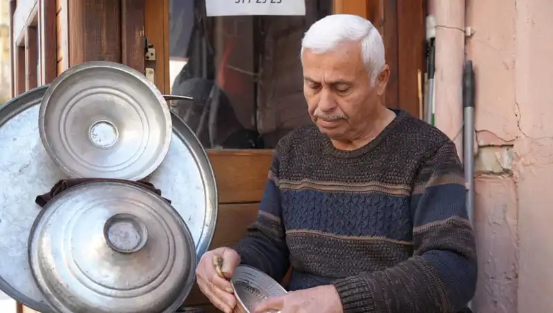 Geçmişin Unutulmayan Meslekleri: O Günleri Mumla Arıyoruz!
