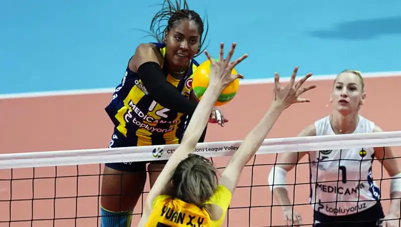 Fenerbahçe, VakıfBank'ı 3-0'la Geçerek Tarih Yazdı: Türk Derbisi Coşkusu