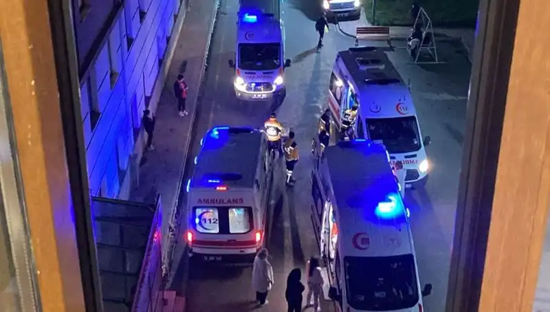 Akşam Yemeğinde Zehirlenme Skandalı: 53 Öğrenci Hastaneye Kaldırıldı!