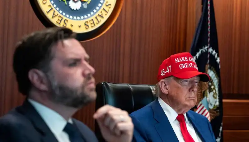 Eski Başkan Trump'ın Azil Tasarısı: Reddedildi, Peki Şimdi Ne Olacak?