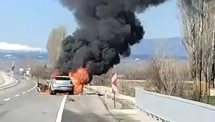 Kütahya'da Seyir Halindeki Otomobilde Alevler Yükseldi!