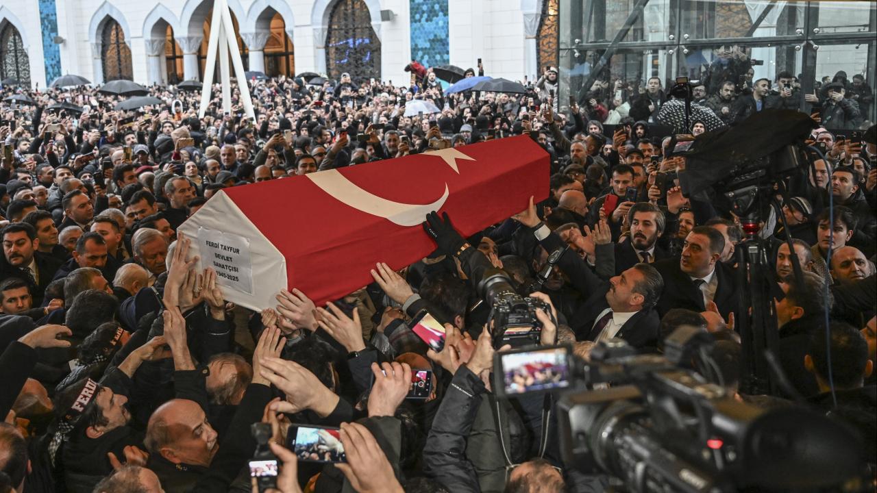 Türk Halk Müziği'nin Efsane İsmi Ferdi Tayfur Son Yolculuğuna Uğurlandı