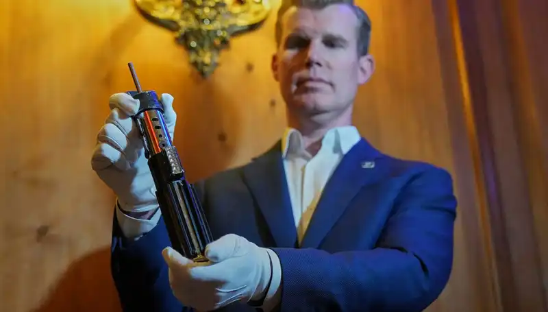 Darth Vader’ın Efsanevi Işın Kılıcı, Tarihin En Yüksek Fiyatına Satıldı!